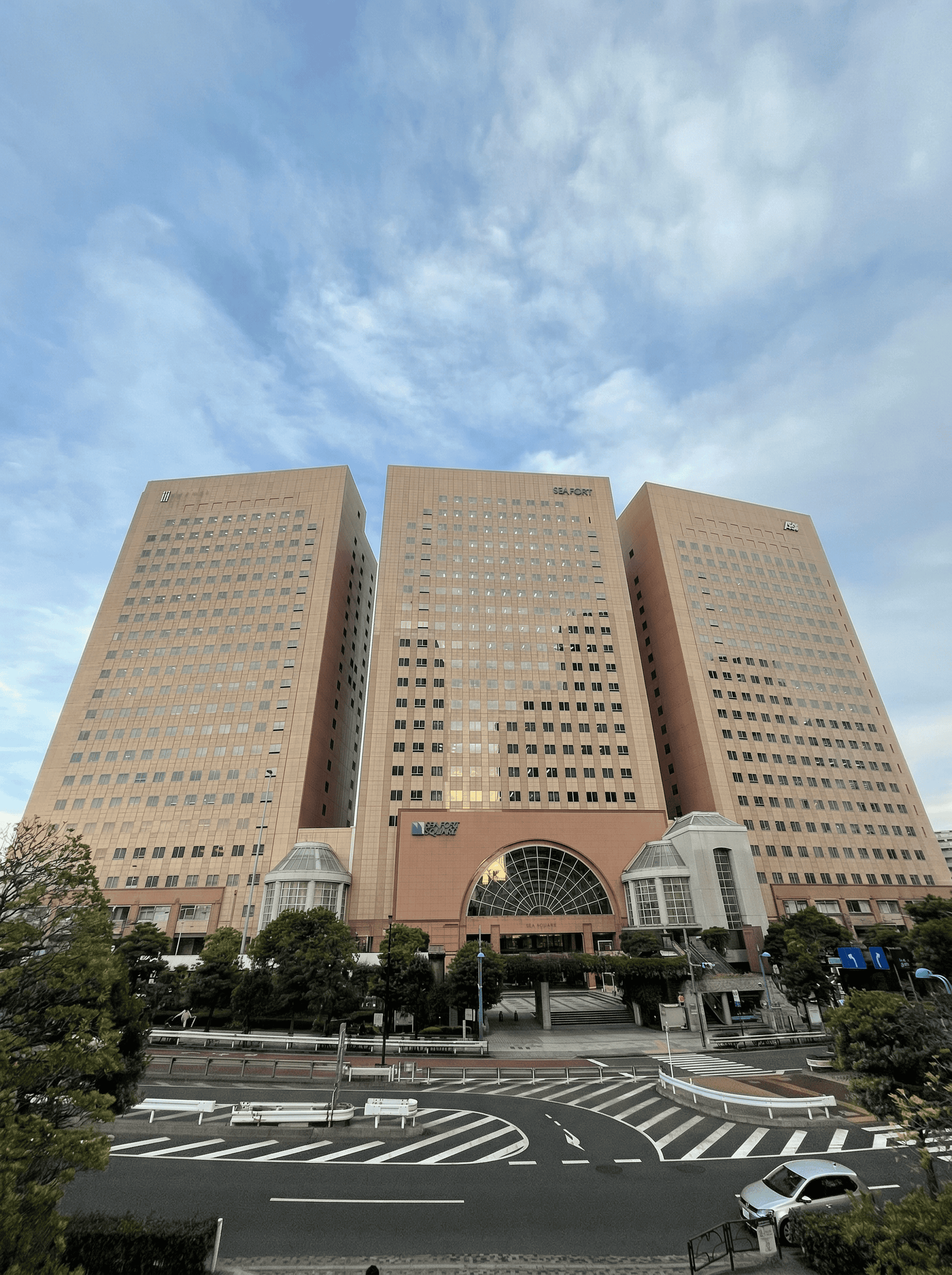 v1: 高架道路は消えたが、右端のモノレール駅舎も消失している