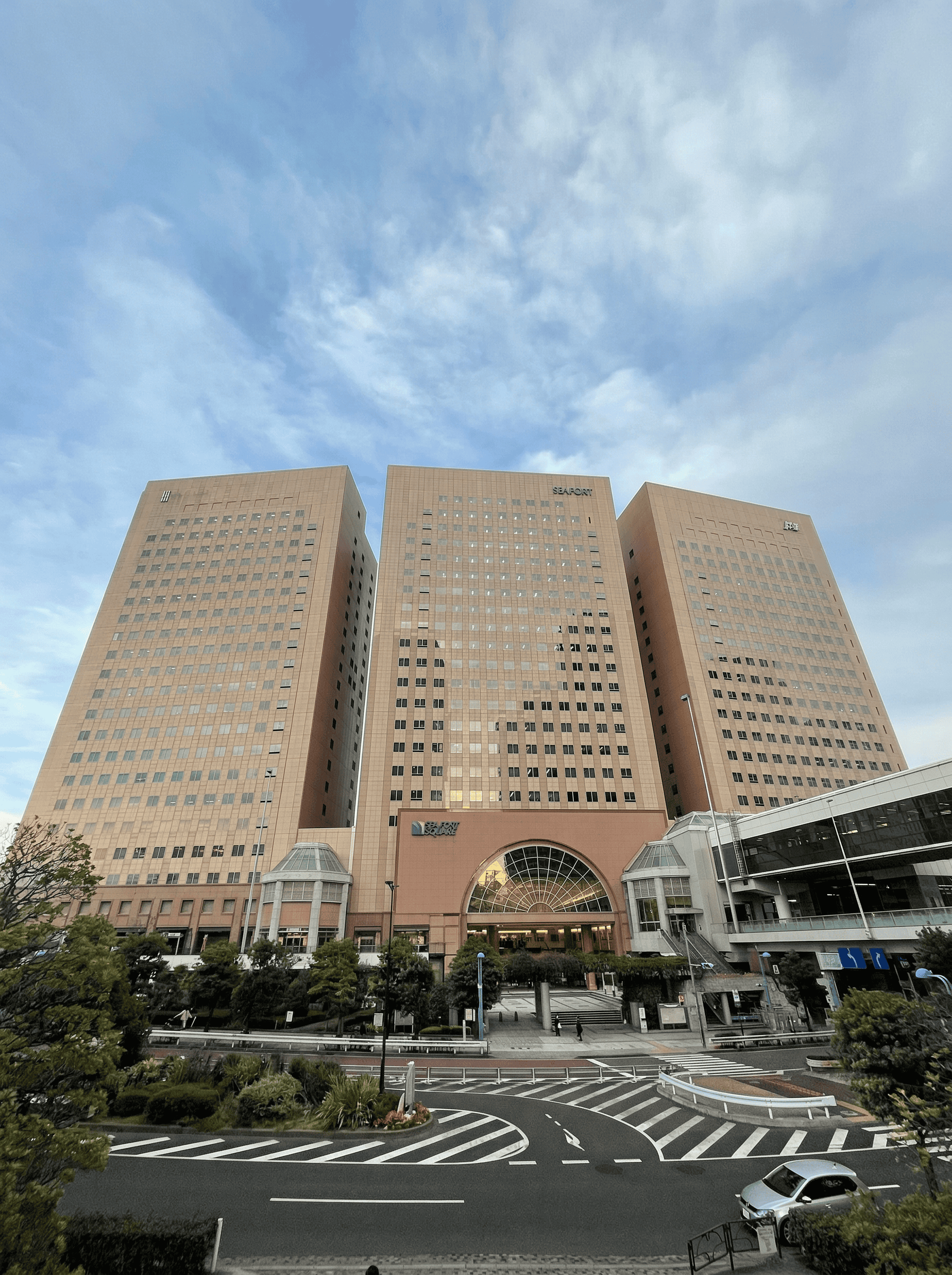 v2: 保護指示を追加した結果、高架道路は消え、駅舎は正しく残った